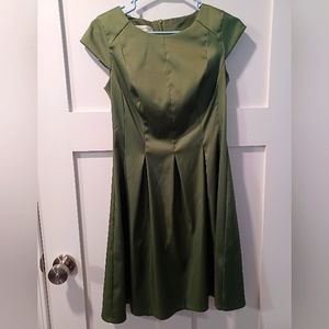 50% OFF (Clear Out) - DRESS BARN Women's Green Pleated Cap-Sleeve Dress, Size 4